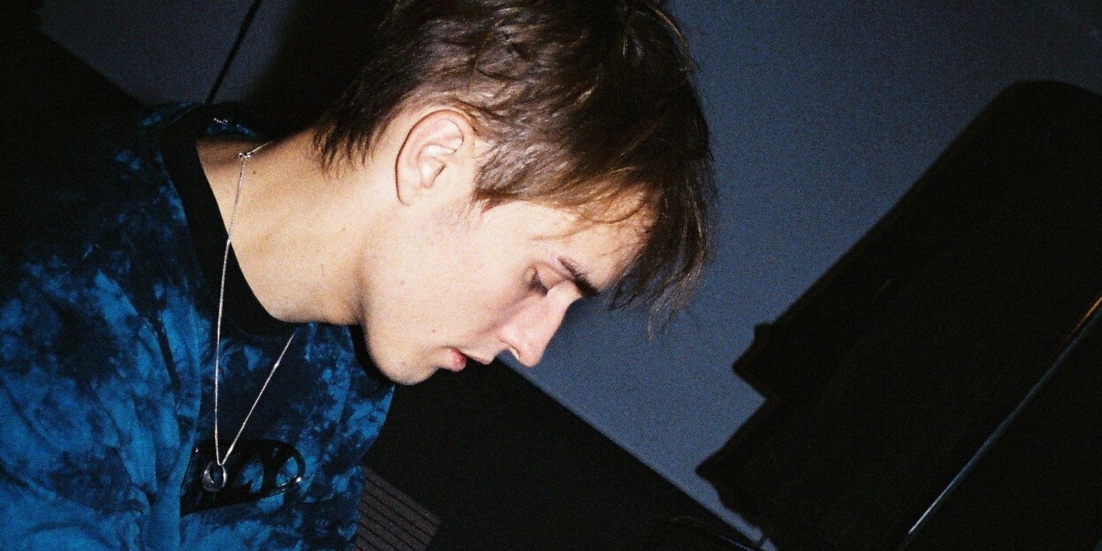 Sam Fender prezentuje „Winter Song”
