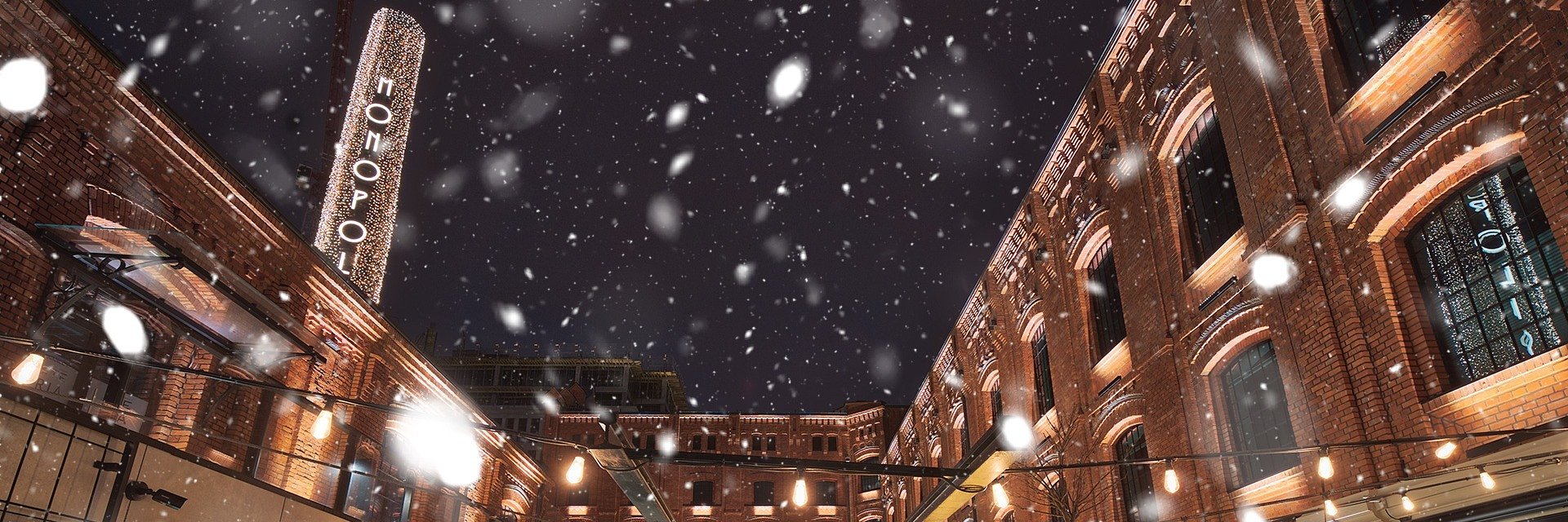 Trzy kilometry lampek na kominie Monopolis