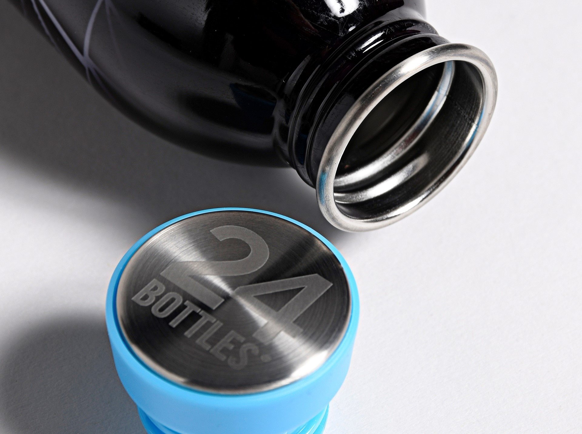 ARENA annuncia la partnership con 24Bottles: è on air la limited edition “arena Bishamon Urban Bottle”