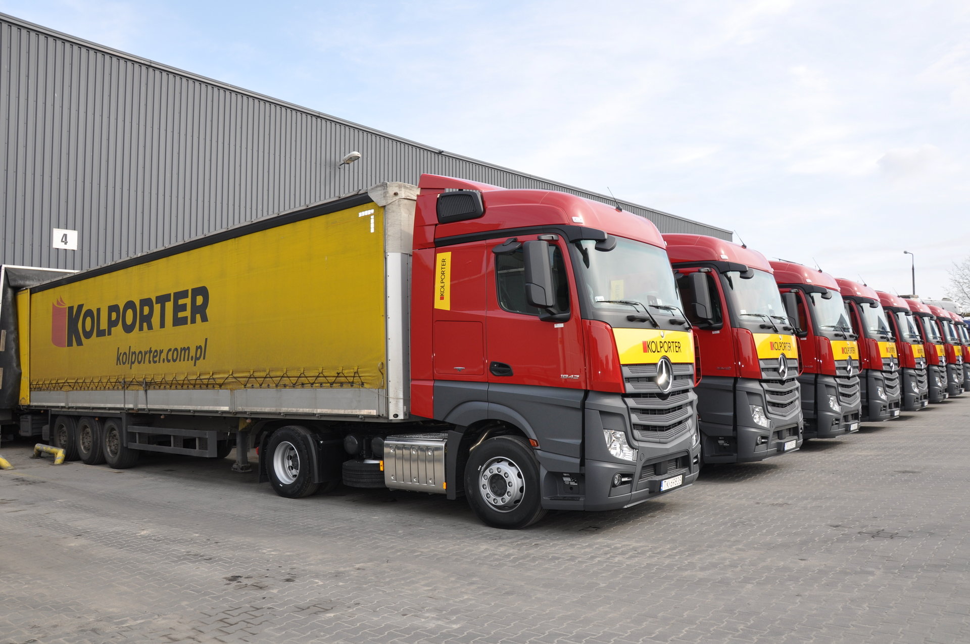 Dziewięć nowych Mercedesów Actrosów dla logistyki Kolportera