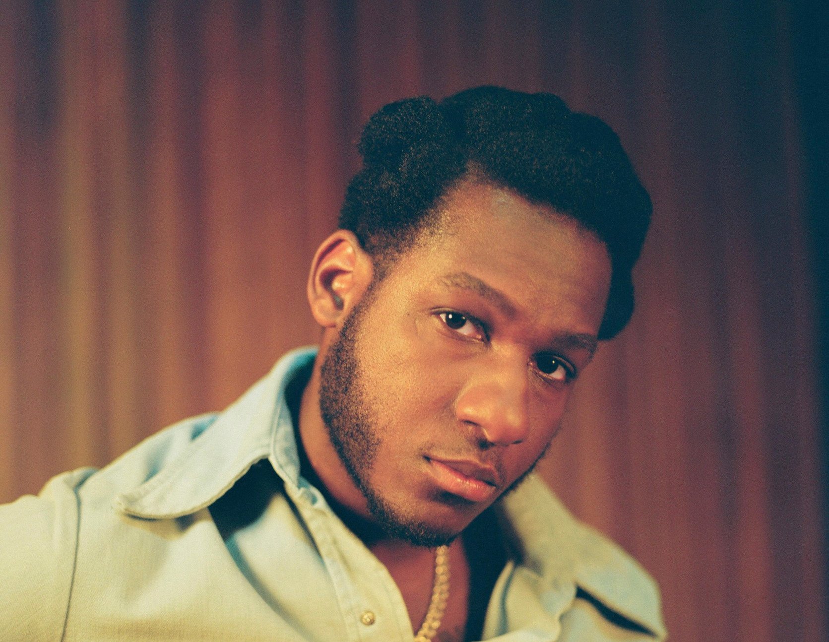 Leon Bridges těží ze své zranitelnosti na novém albu Gold-Diggers Sound