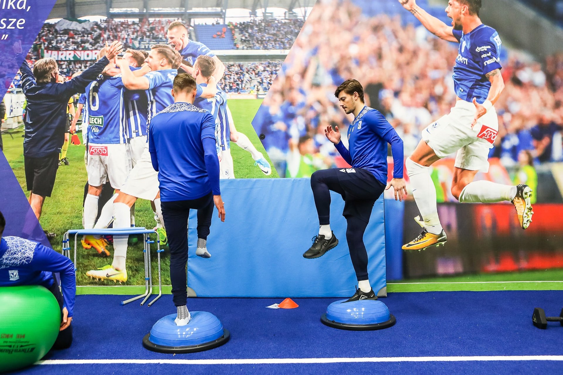 Sprzęt sportowy DECATHLON na treningach Lecha Poznań