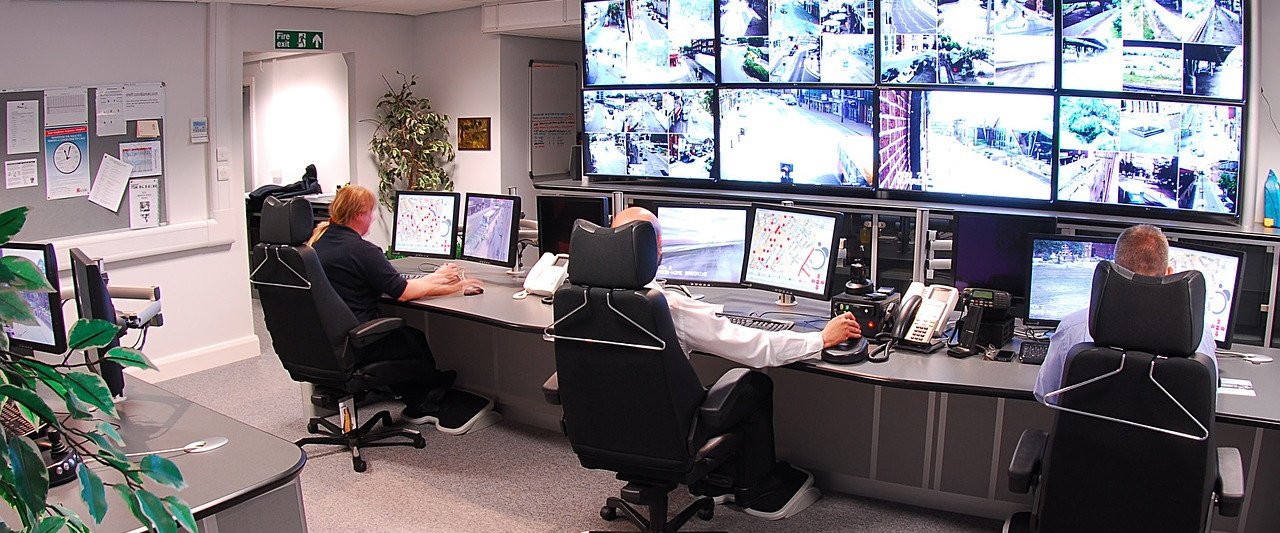 Licho nie śpi. Jedziesz na urlop? Zabezpiecz swój dom