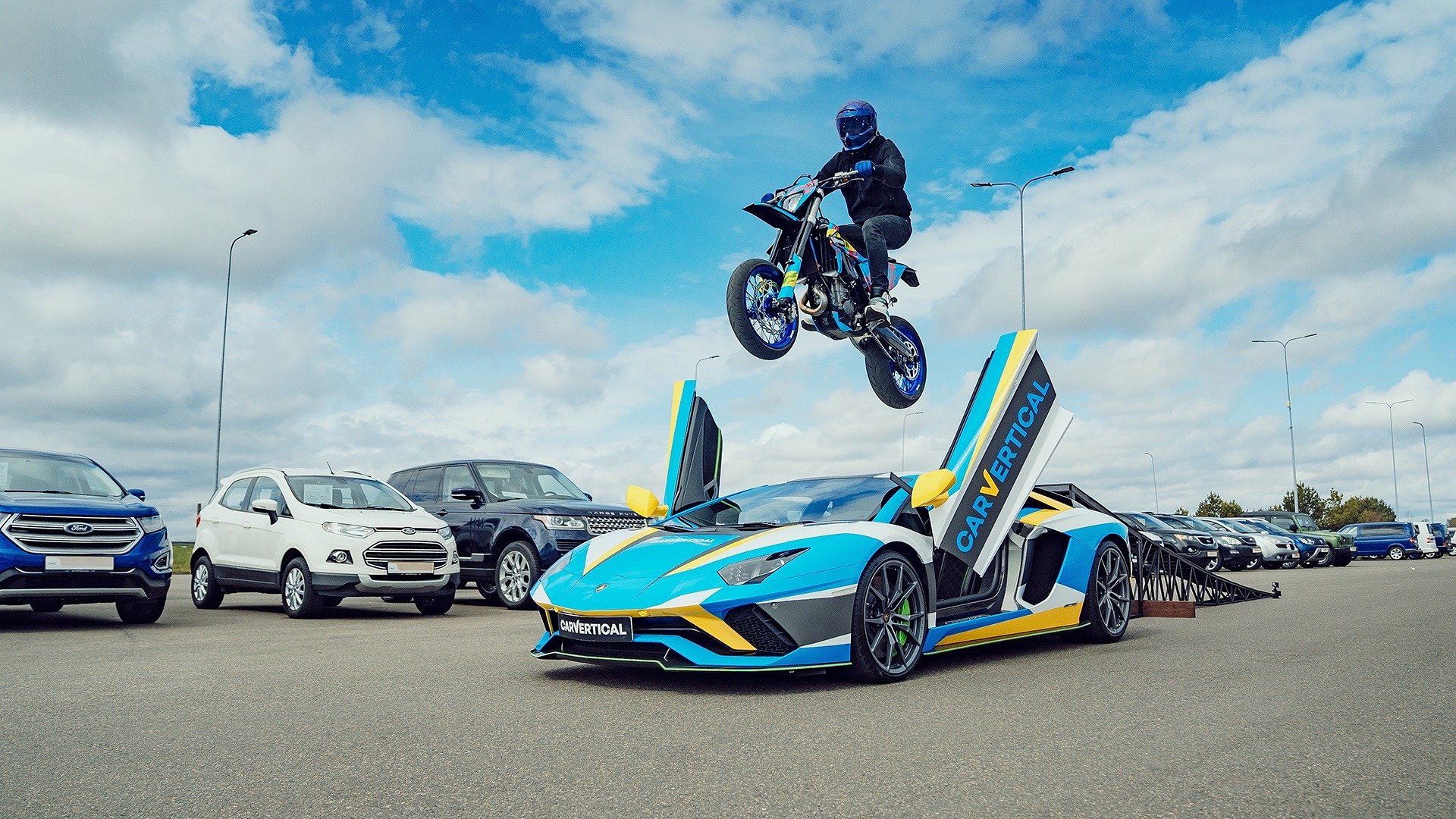 Wraz ze wzrostem popularności motocykli rośnie także liczba oszustw na rynku pojazdów używanych. Poniżej znajdziesz wskazówki, jak ich uniknąć