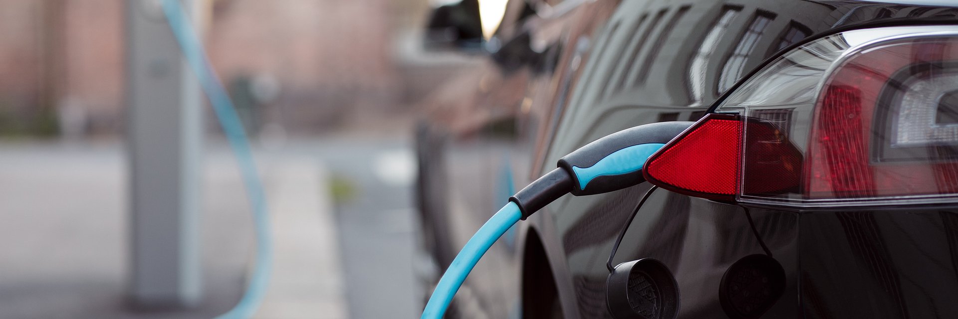 Olbrzymie ryzyko zakupu używanych samochodów elektrycznych