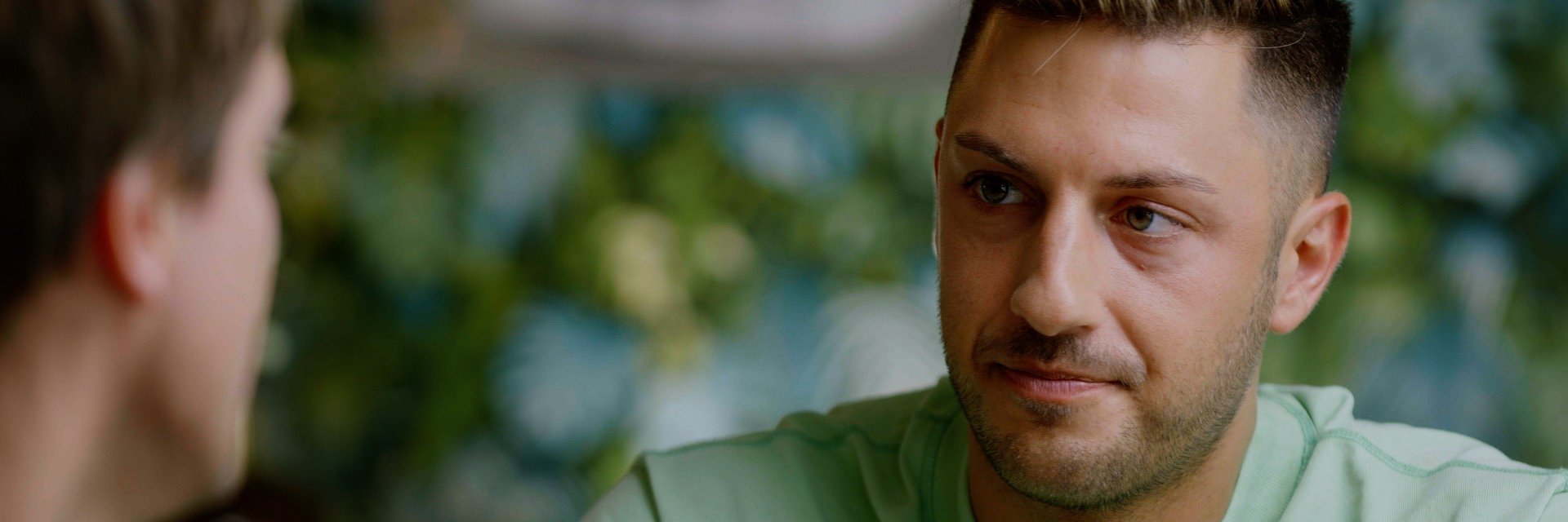 Pride Month 2022: jameda im Gespräch mit dem queeren Arzt und Influencer Aljosha Muttardi