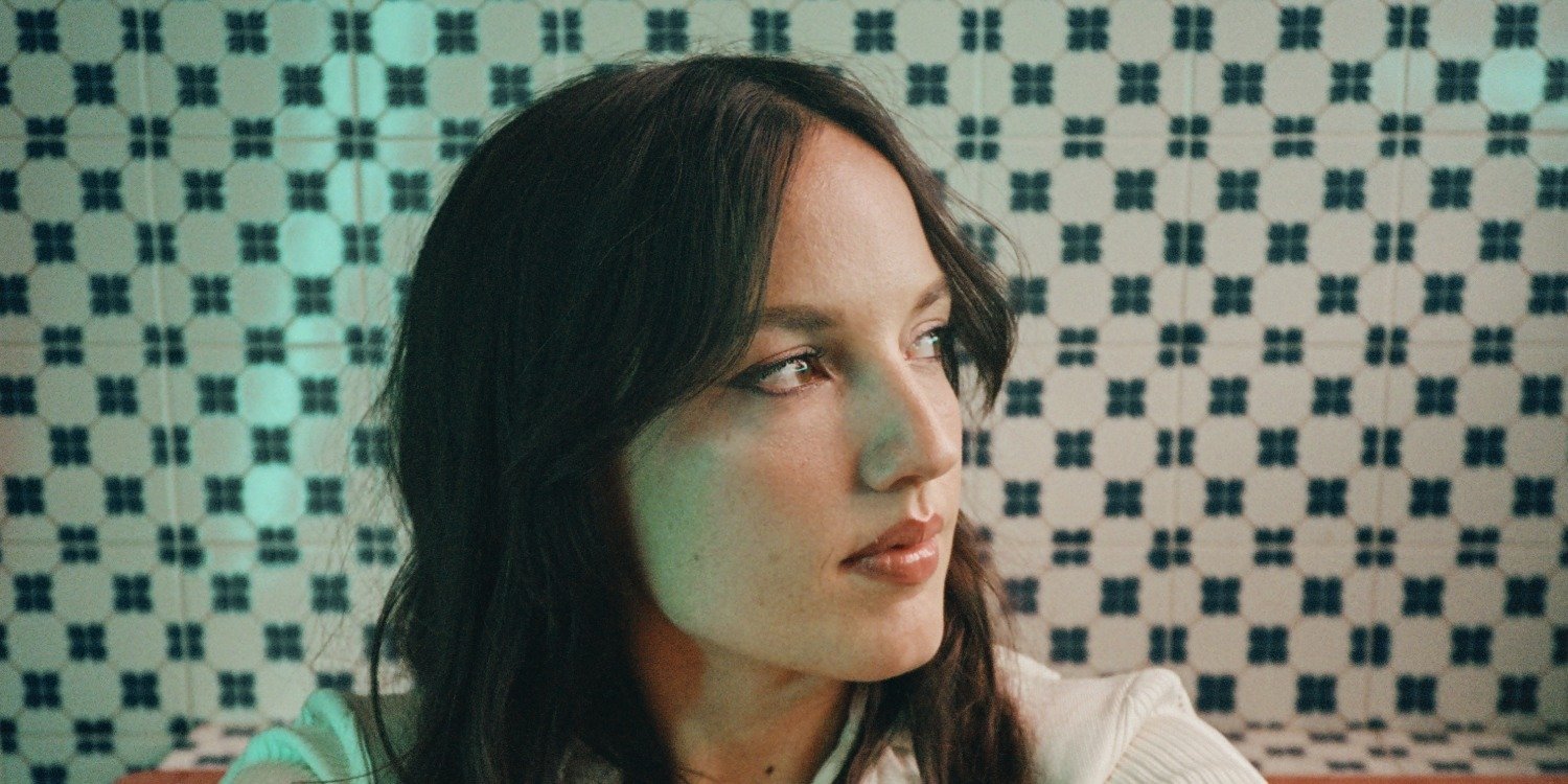 Bycie głupcem wymaga odwagi. Jain w nowym singlu „The Fool”