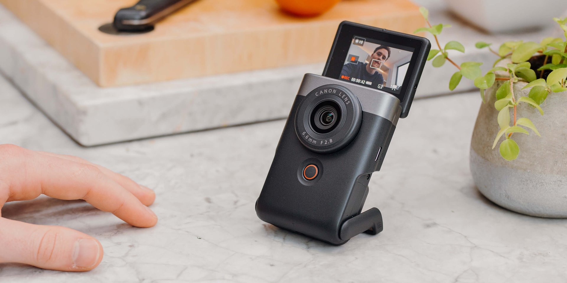 Canon prezentuje pierwszą kompaktową kamerę do vlogowania