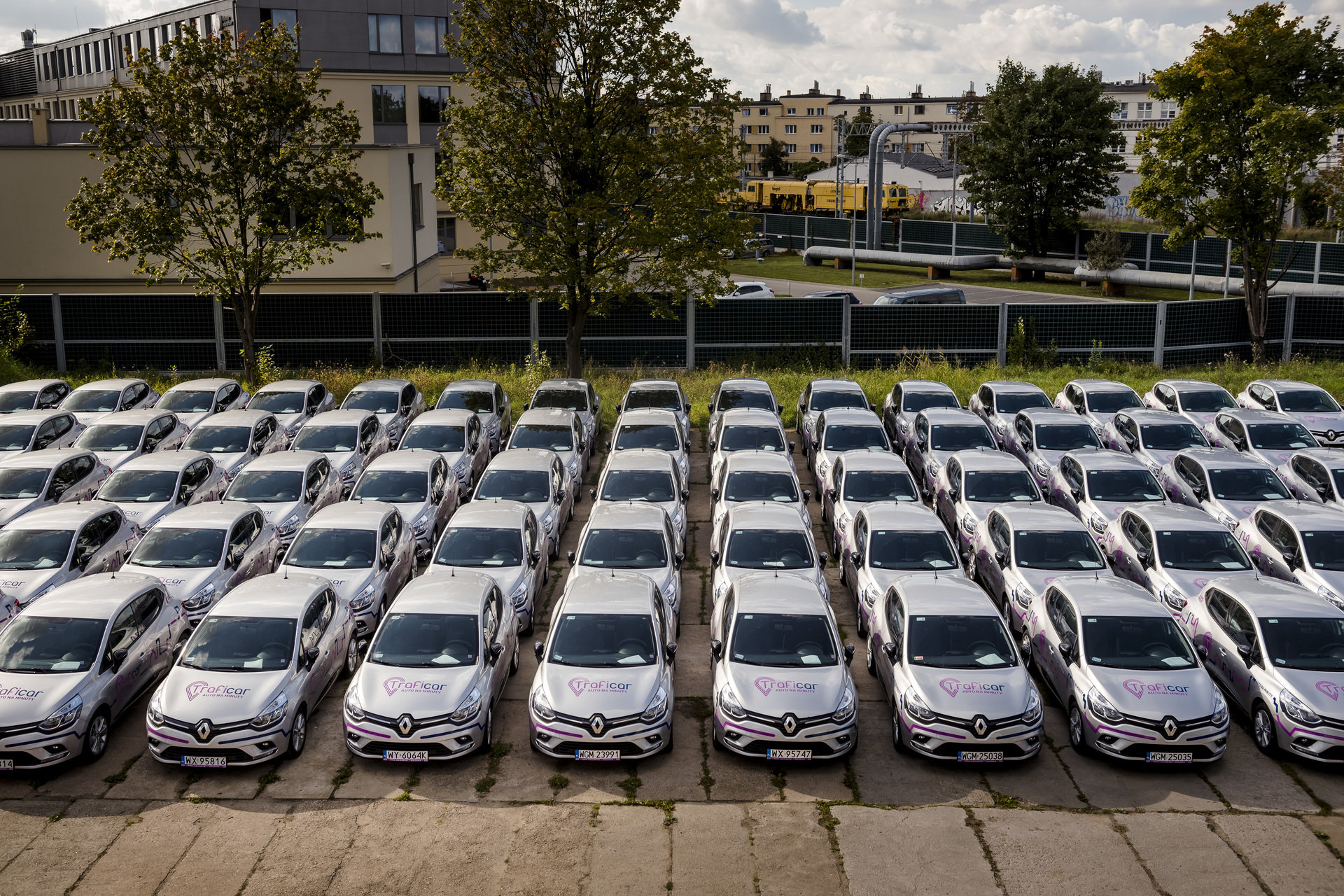 300 samochodów Traficara w Krakowie