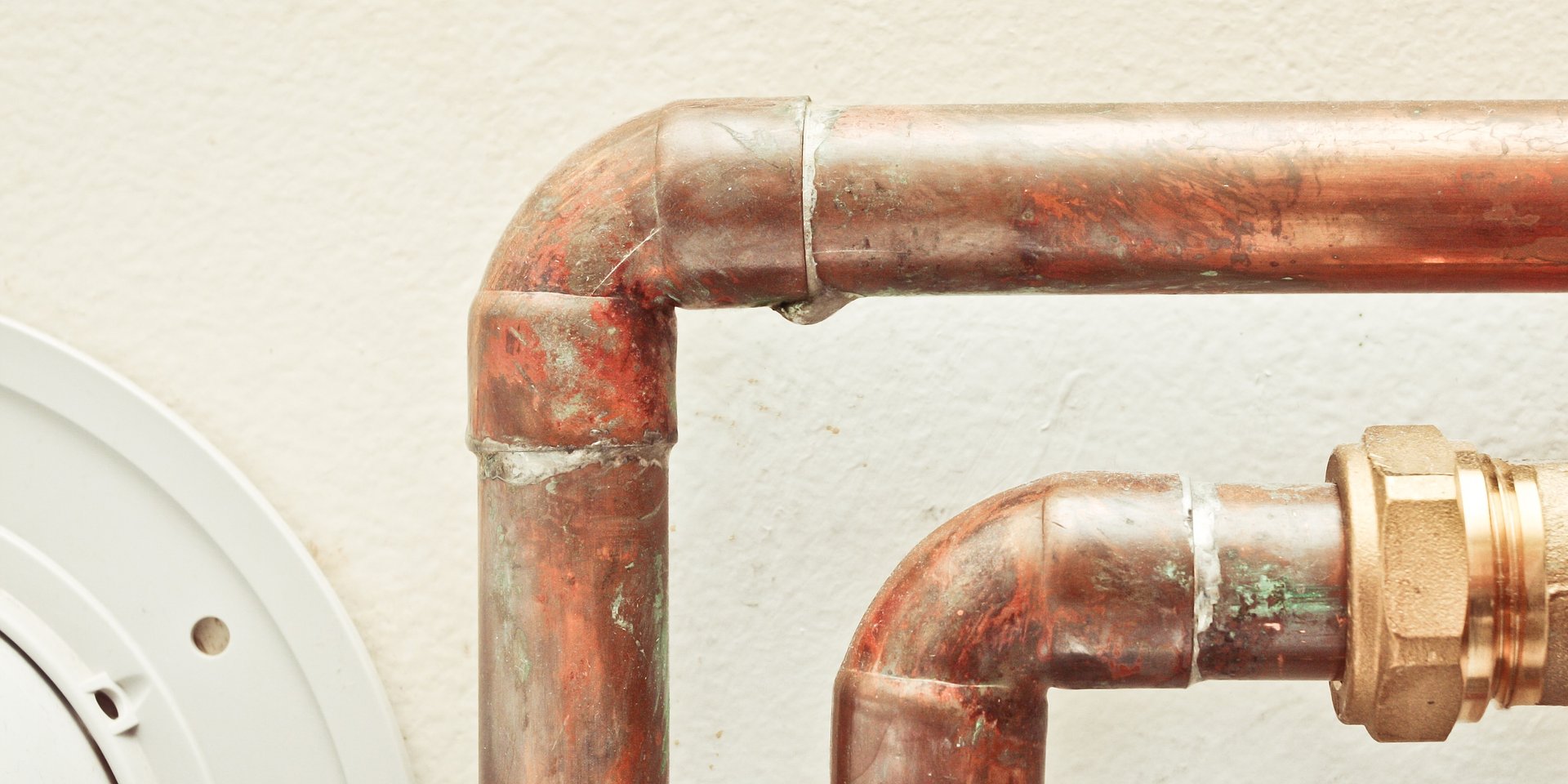 Korozja kanałów wentylacyjnych i klimatyzacyjnych. Dlaczego do niej dochodzi? Jak jej zapobiec?