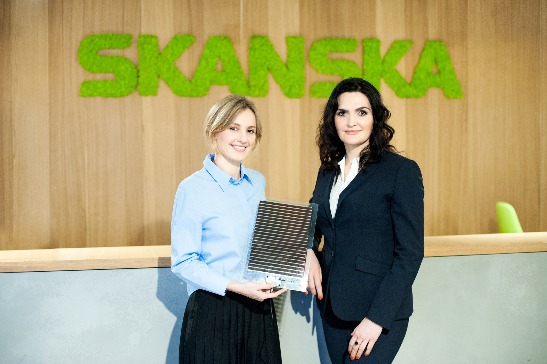 Skanska launches first perovskite solar cell application in office buildings with Saule Technologies