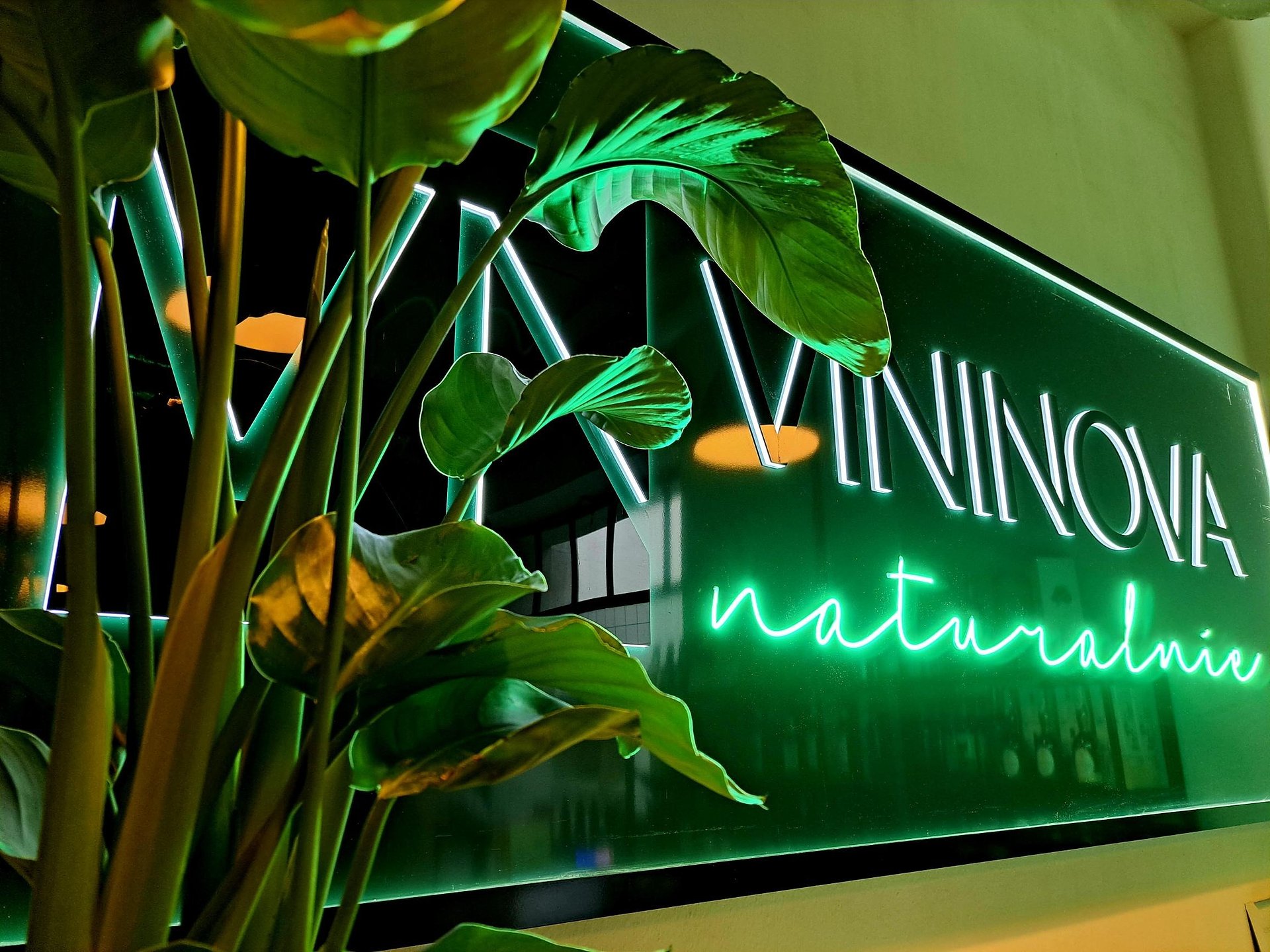 Hala Koszyki zyskała nowego najemcę – sklep Vininova Naturalnie