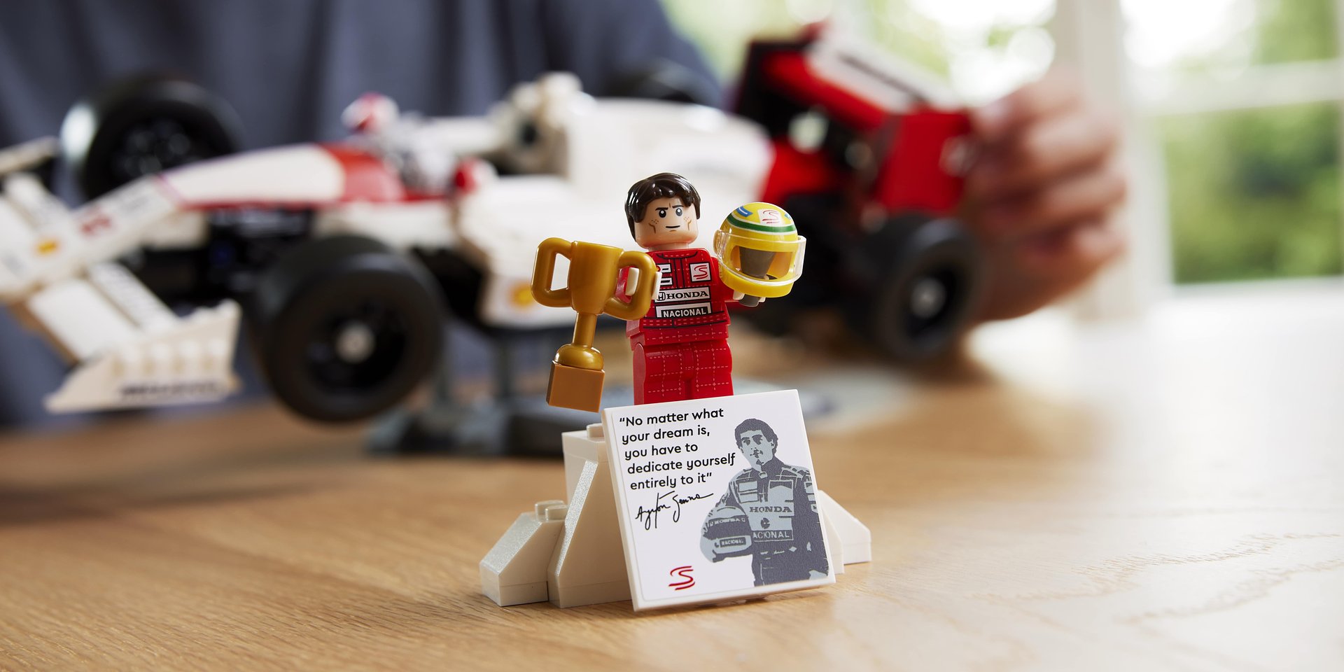 Poznaj ekscytujące wyścigi dla całych rodzin:  Grupa LEGO wprowadza nową serię pojazdów wyścigowych we współpracy z markami McLaren Racing & Senna, Mercedes-AMG PETRONAS Formula 1 Team i BMW