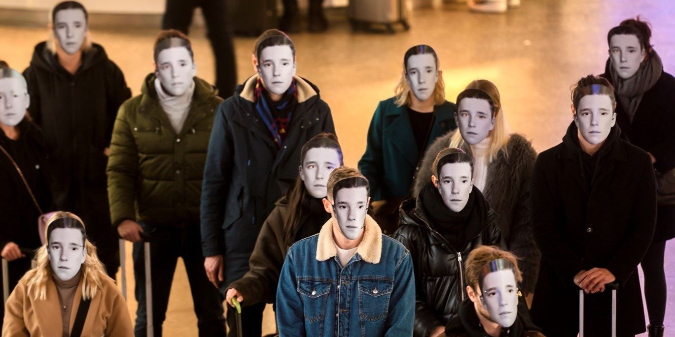 Tłum ludzi zastygł na Dworcu Centralnym. To symboliczna akcja Fundacji ERBUD