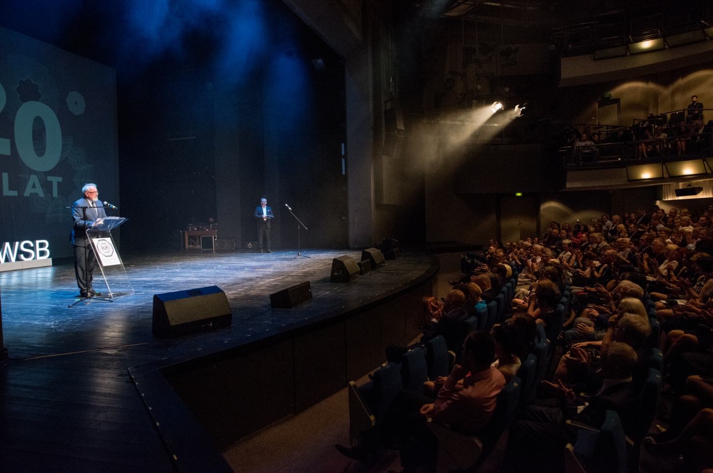 Powietrzne akrobacje i koncert Raz Dwa Trzy na 20 lecie WSB we Wrocławiu