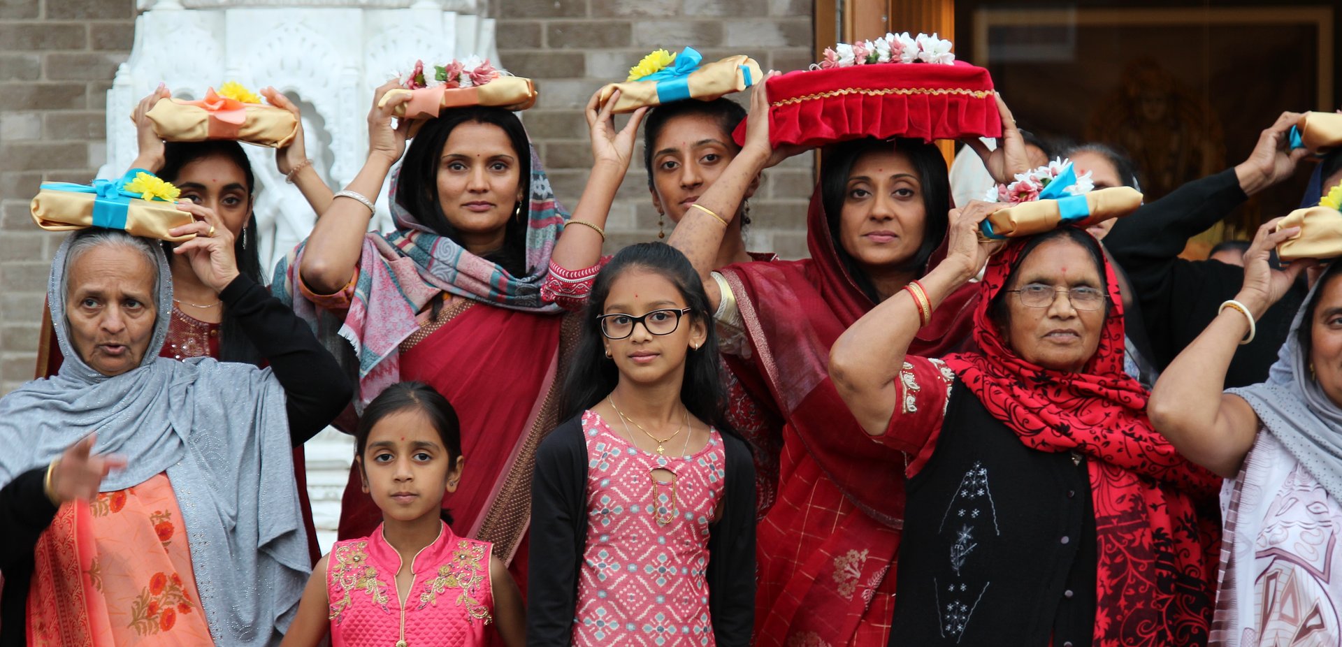 Almost 3,000 Worshippers Descend on Oldham Temple to Celebrate its 47th Anniversary