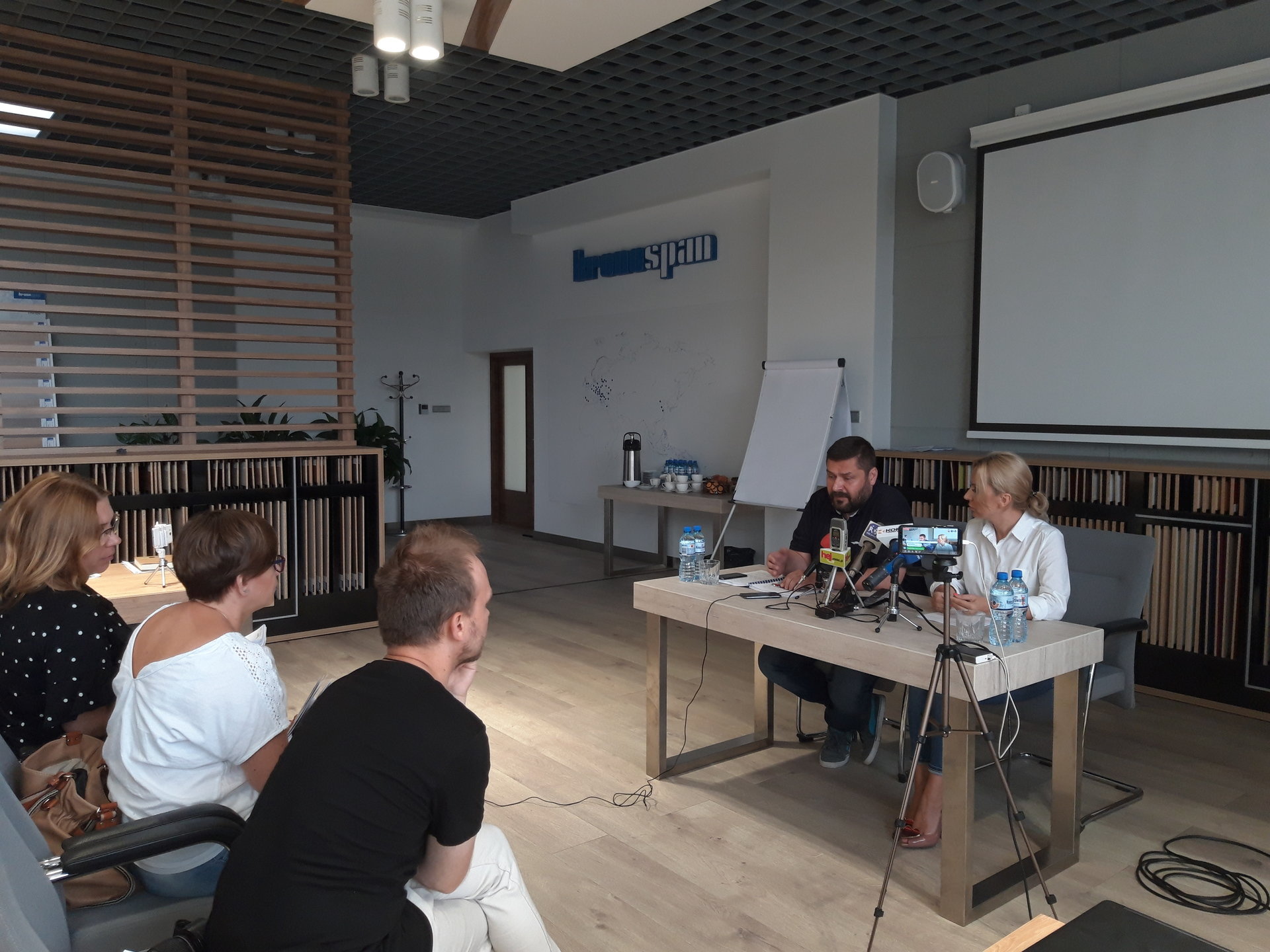 - Najważniejsi są dla nas mielczanie – mówiła Dagmara Mach, dyrektor sprzedaży Kronospan Mielec