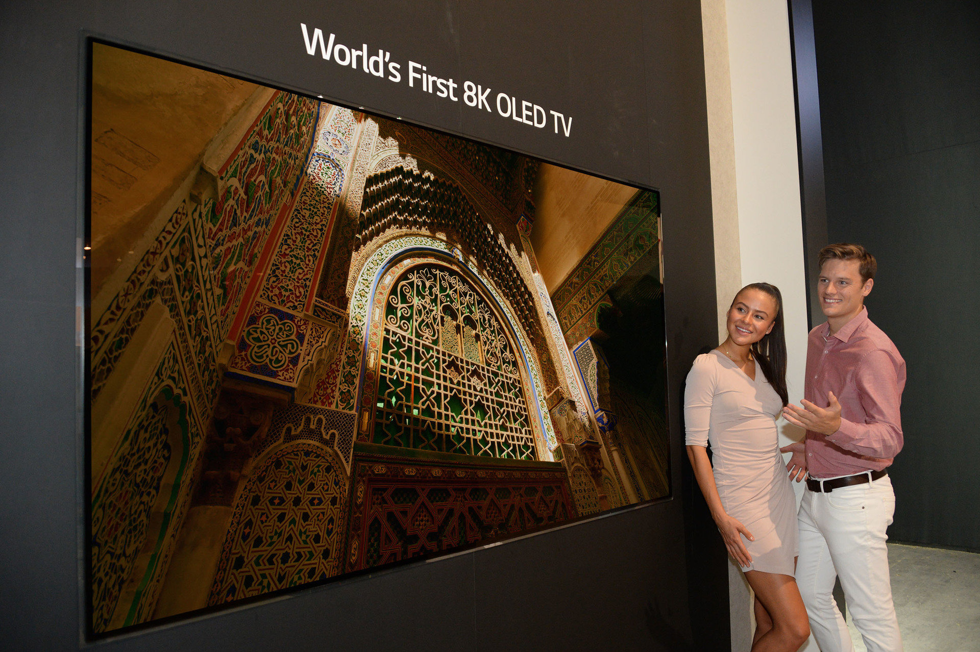 LG JAKO PIERWSZE NA ŚWIECIE WPROWADZA TELEWIZOR OLED O ROZDZIELCZOŚCI 8K