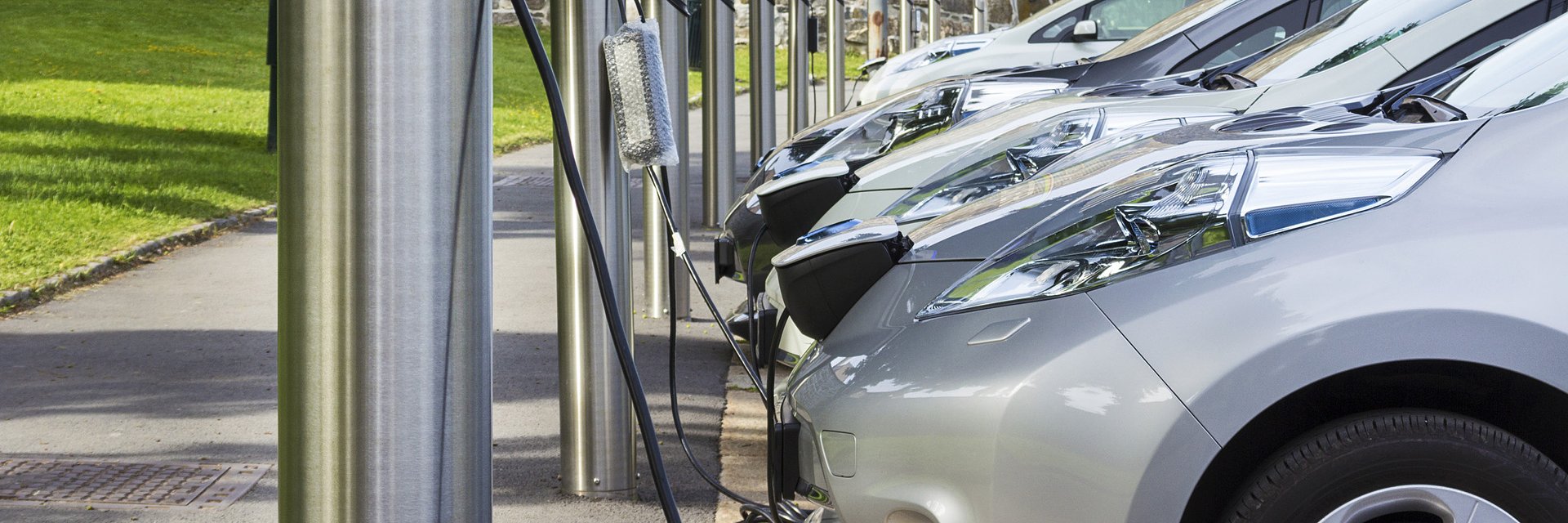 Czy zakup używanego elektryka różni się od zakupu auta z silnikiem spalinowym?
