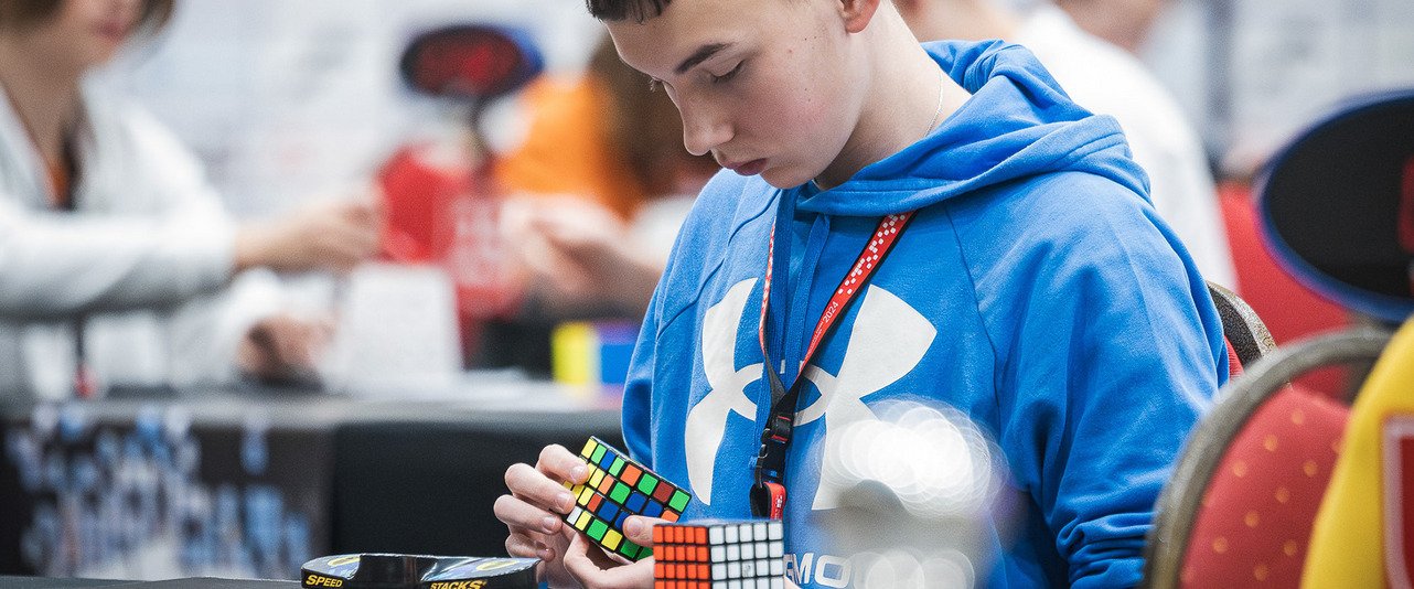 Powrót Speedcubingu do Białegostoku. Zawody w układaniu kostki Rubika na czas.