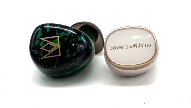 Major Hifi - Bowers & Wilkins Pi8 vs. Noble Audio FoKus Rex5 Comparison Review