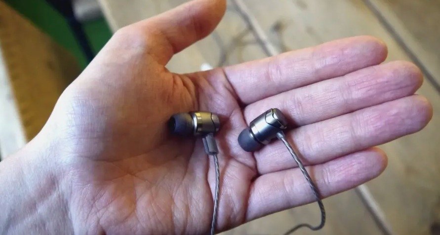 Tech Radar - The best wired earbuds 2025, from cheap USB-C to audiophile-grade IEMs – all tested by TechRadar - E11C