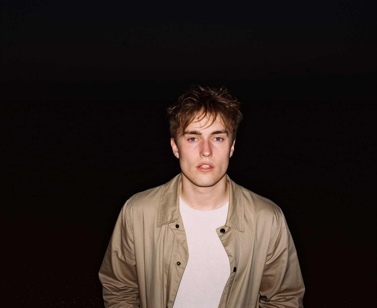 Sam Fender śpiewa „Born in the USA”