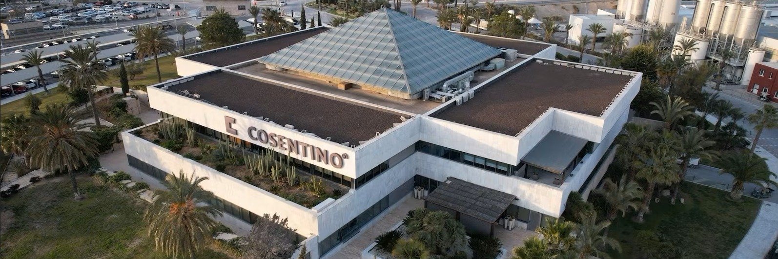 Cosentino® osiąga skonsolidowany obrót w wysokości 1 464 mln euro i planuje zainwestowanie ponad 430 mln euro w latach 2025-2027