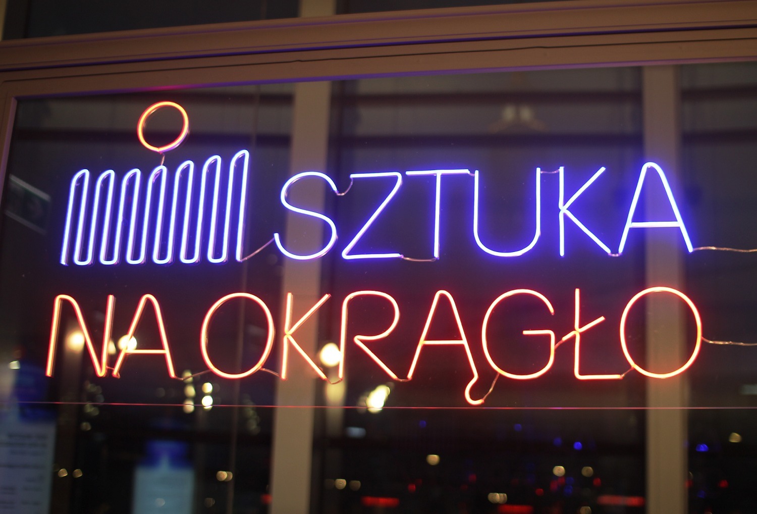 Ponad 3 tysiące osób w PKO Rotundzie! Pierwsza Noc Muzeów przyciągnęła tłumy i znanych artystów