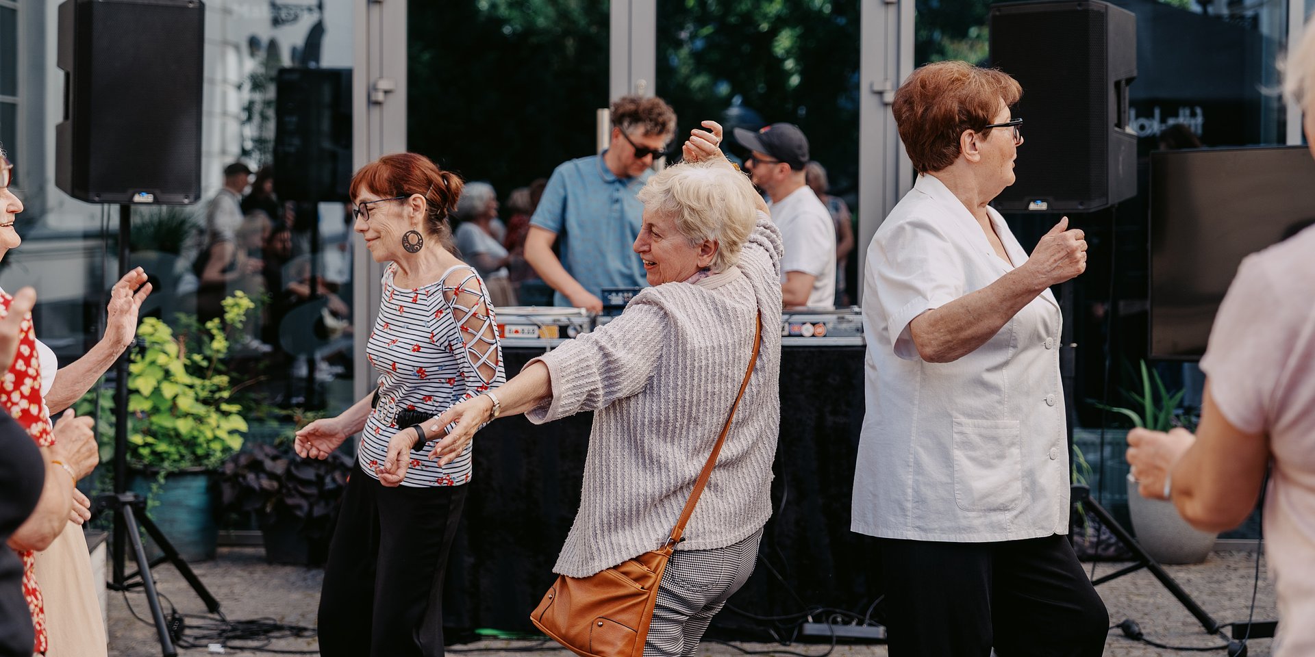 Quiz, dansing i trochę luzu przed festiwalem – ostatnia Domówka Międzypokoleniowa BitterSweet Festival