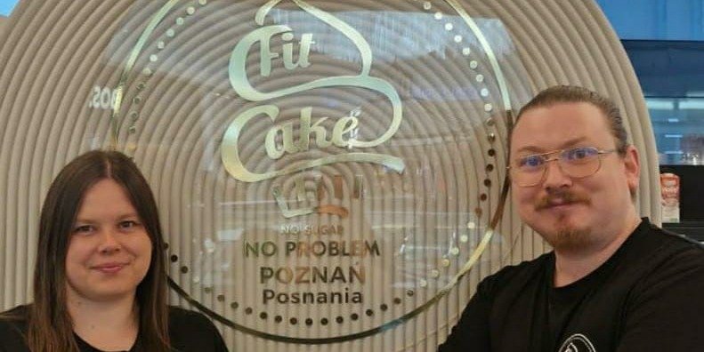 Od cukrzycy do sukcesu – poznańscy franczyzobiorcy Fit Cake tworzą słodką rewolucję bez cukru