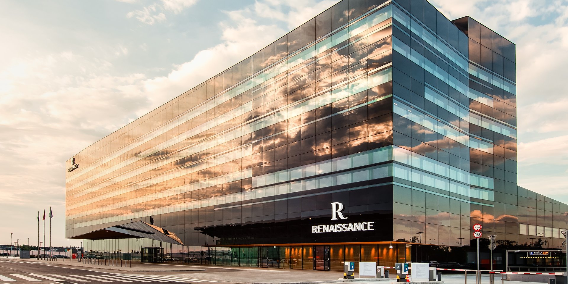 Renaissance Warsaw Airport Hotel wzmacnia swój zespół