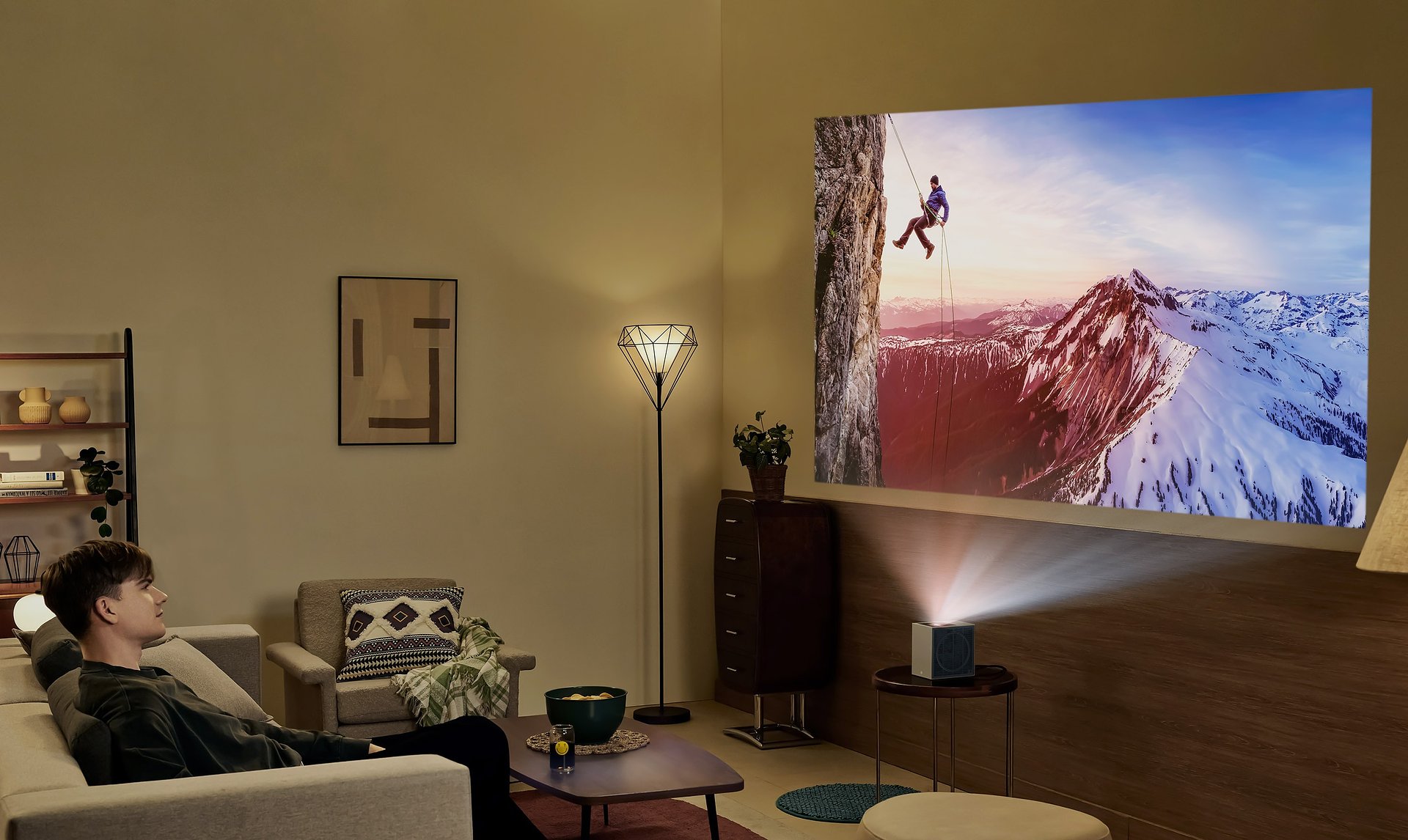 LG CineBeam S - duży ekran w małym formacie