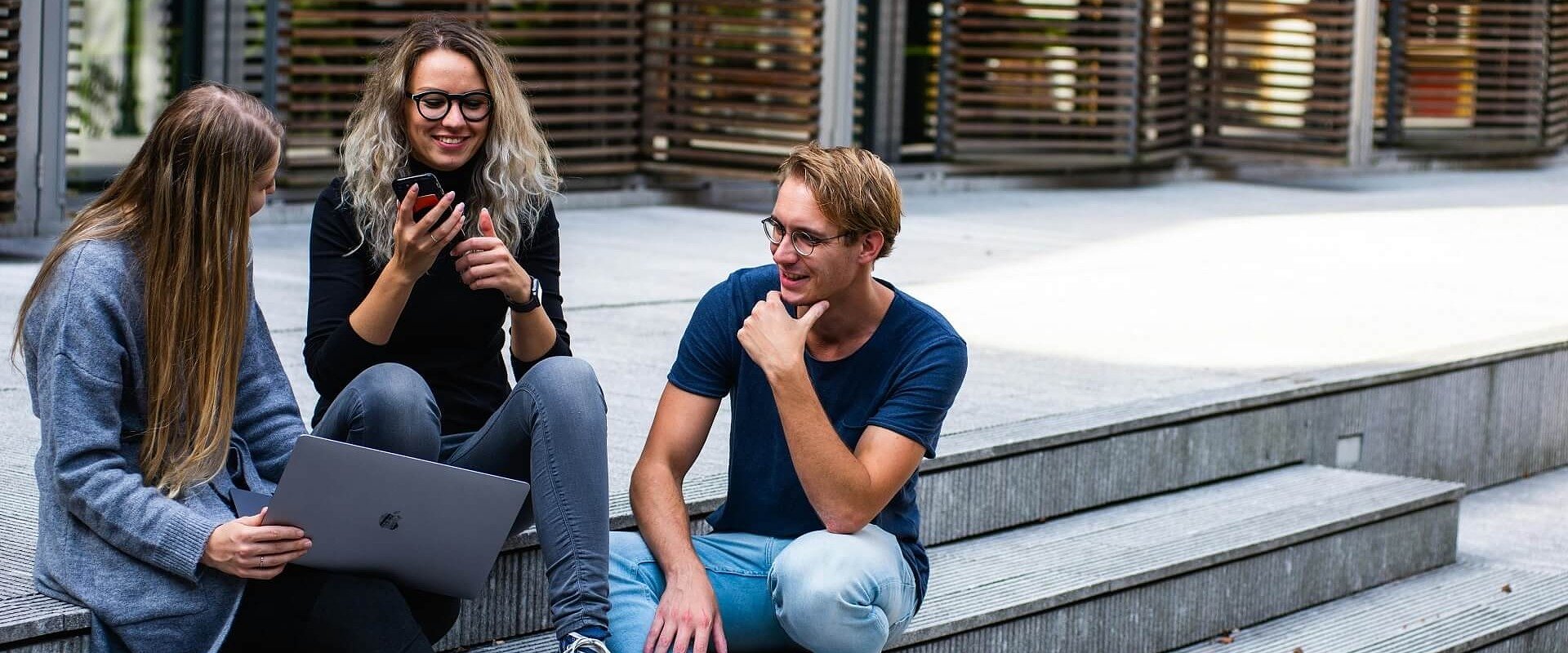 Freelancing dla studentów: jak monetyzować hobby i zdobyć doświadczenie?