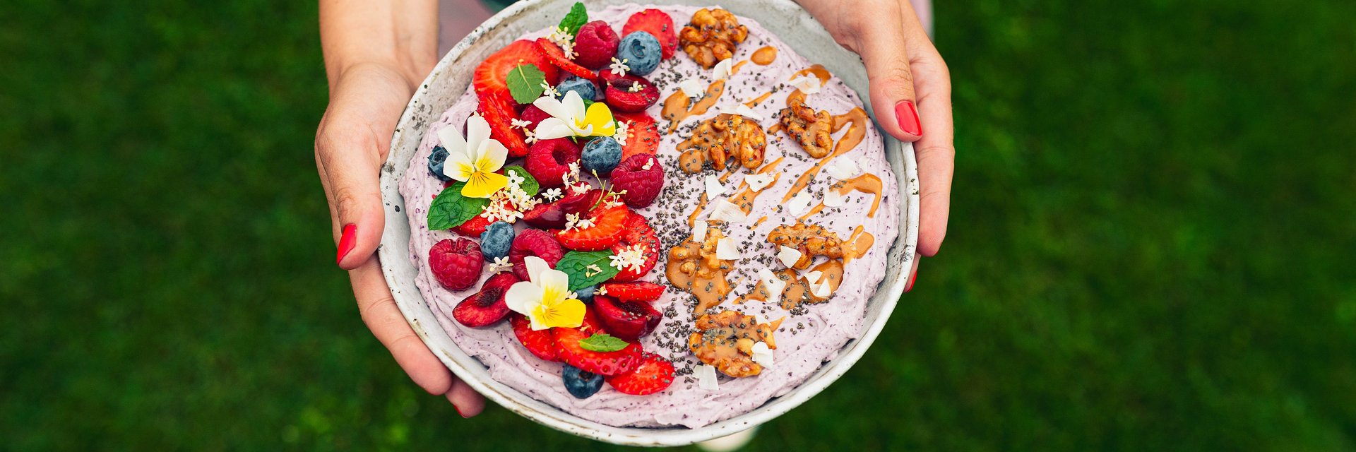 Jagodowy smoothie bowl