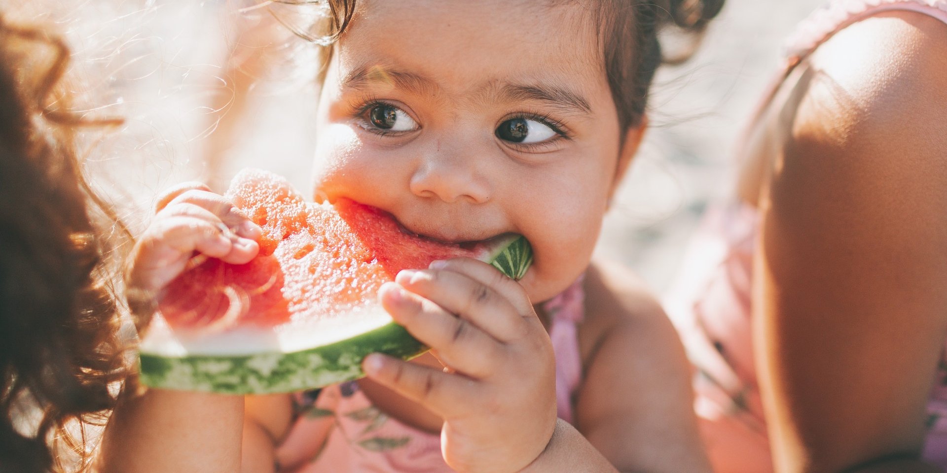 Wakacyjna dieta malucha – jak na urlopie nie zapomnieć o zdrowym żywieniu dzieci?