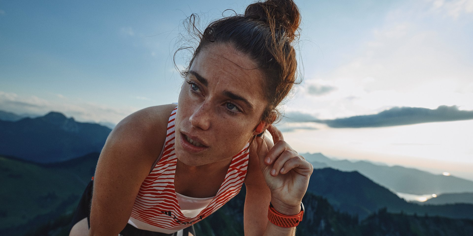 Trenuj z determinacją, działaj z orientacją na cel. Suunto przedstawia 2 premiery: zegarek Race 2 oraz słuchawki Wing 2