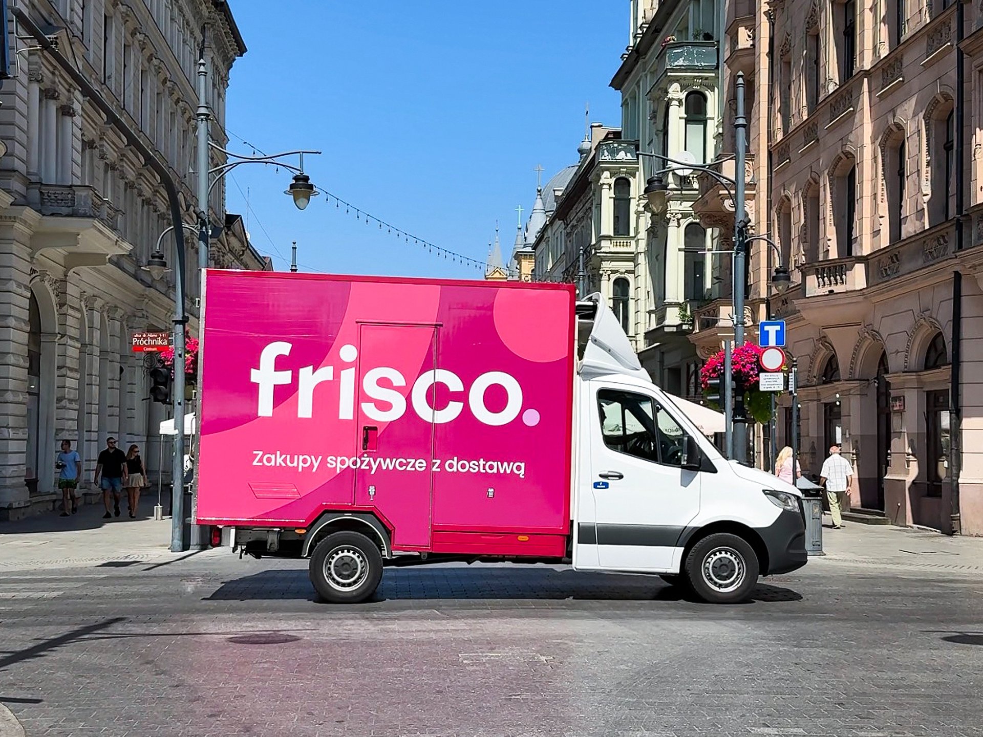 Frisco wchodzi do Łodzi