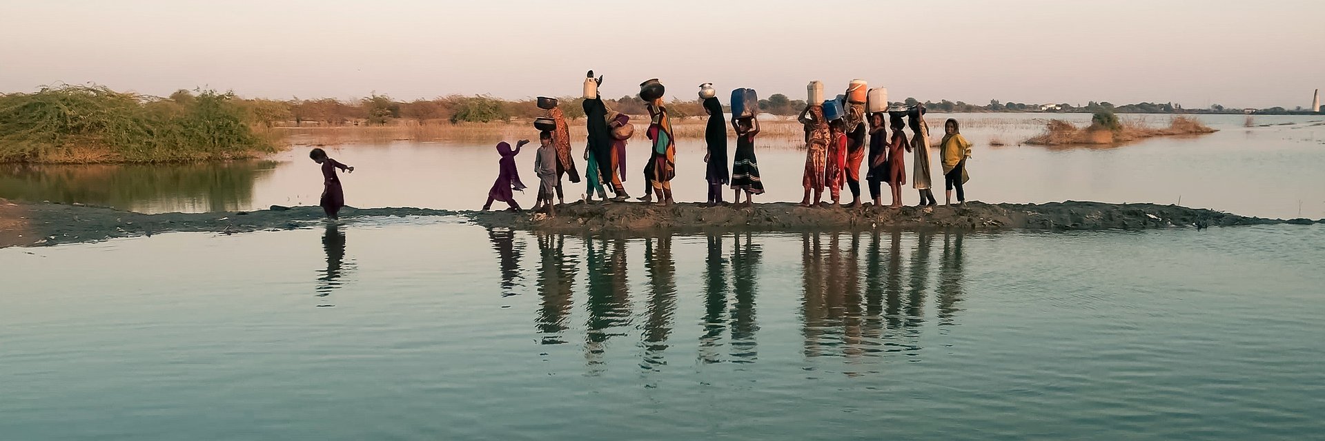 Co czwarta osoba na świecie wciąż nie ma dostępu do bezpiecznej wody pitnej – alarmują WHO i UNICEF.