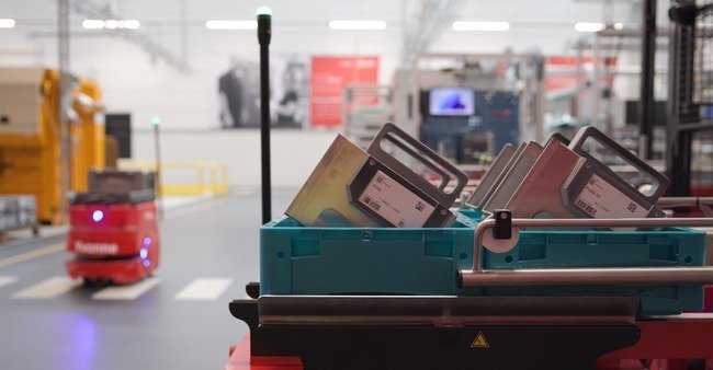 Una collaborazione creativa: i robot mobili OMRON contribuiscono a migliorare il flusso di Danfoss Power Solutions