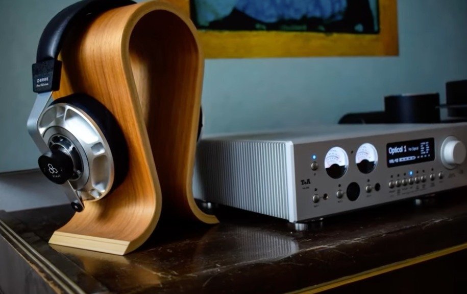 Consumer Tech - 5 Best Audiophile Headphones 2025 (D8000)