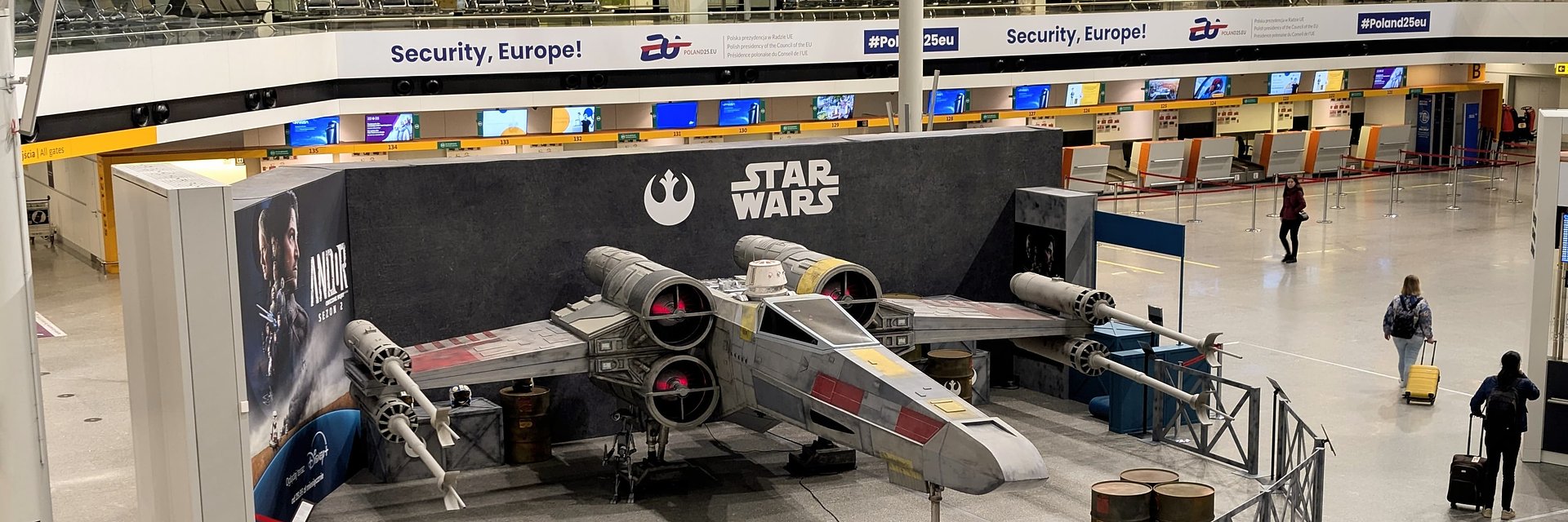 Lotnisko Chopina w Warszawie startuje w międzygalaktyczną podróż – ruszają przygotowania do Star Wars Day!