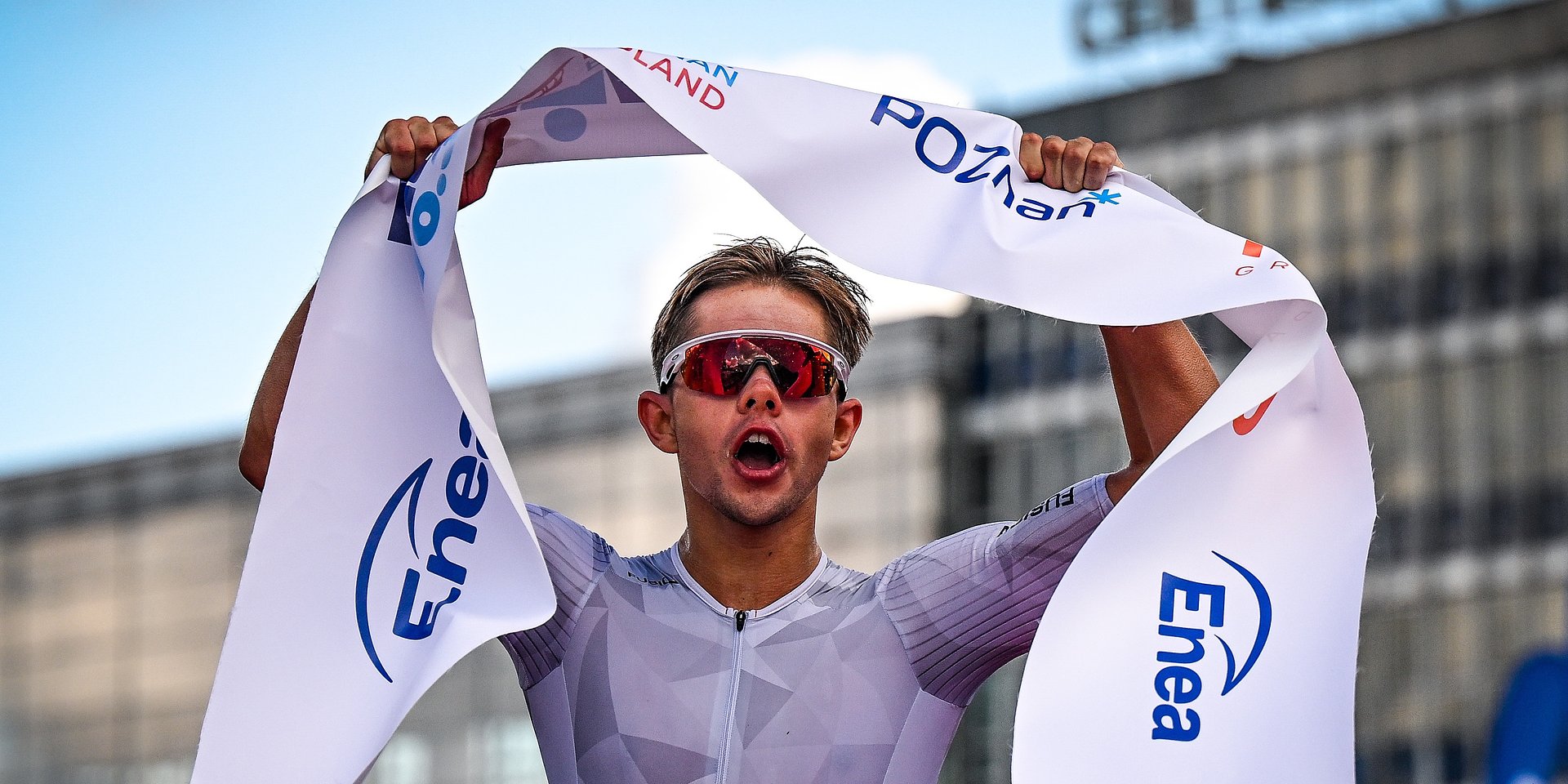 Wspaniały finisz w Poznaniu. Ostatnie w tym roku w Polsce zawody spod znaku IRONMAN zakończyły się zwycięstwem reprezentanta Dani - Valdemara Soloka. &nbsp;Wśród kobiet triumfowała Brytyjka - Rebecca Anderbury.