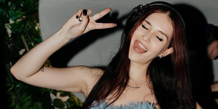 Milky.wav i jej „wifey material”, czyli trapowo-klubowy viral z wytwórni Tribbsa!