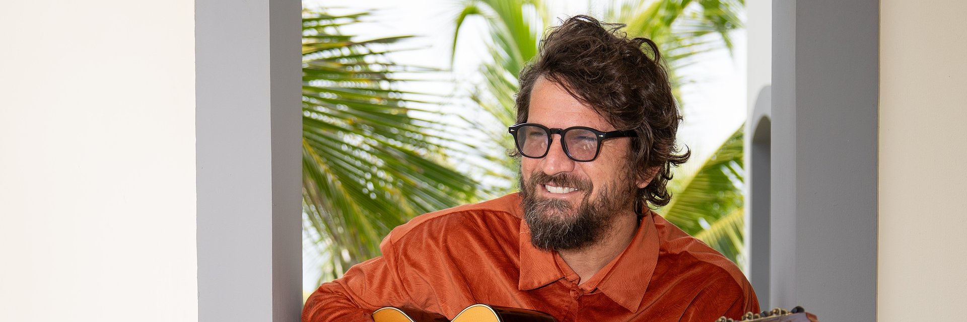 SAULO FERNANDES TRAZ A ENERGIA DA BAHIA ATÉ AO IDB ROOFTOP EM SETEMBRO