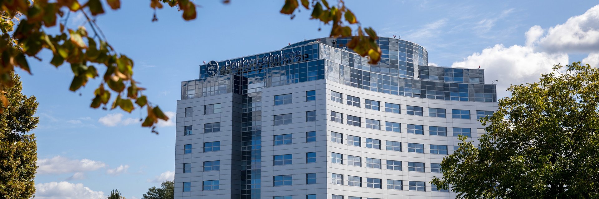 PPL publikuje raport „Wpływ polskich portów lotniczych na regiony” 57,9 mld zł wartości dodanej w 2024 r.