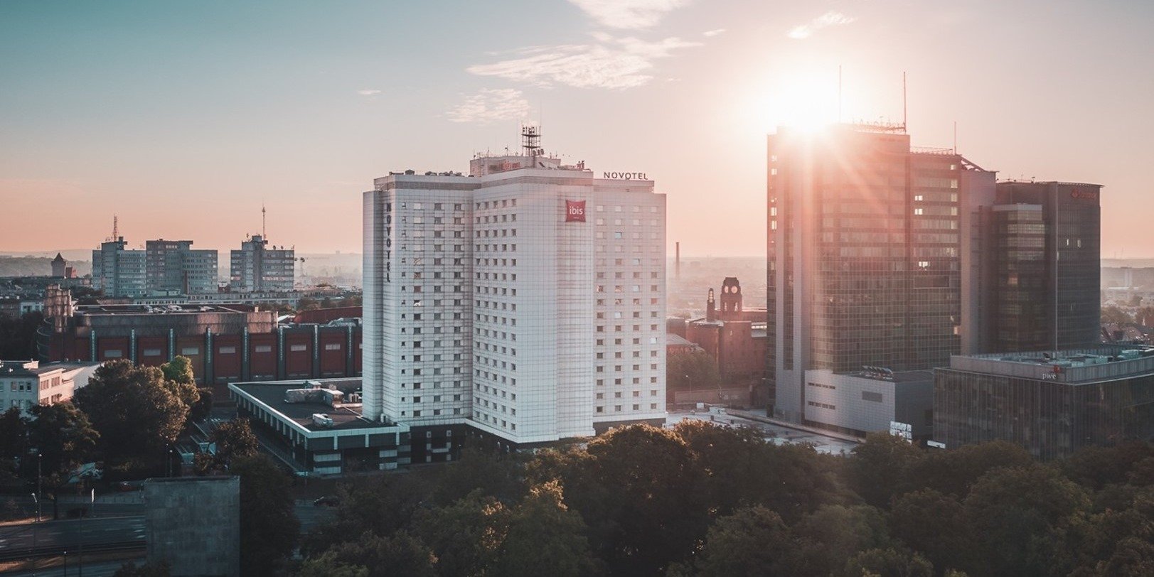 Novotel & ibis Poznań Centrum otwiera „Sunset Terrace” – nową przestrzeń spotkań w sercu miasta