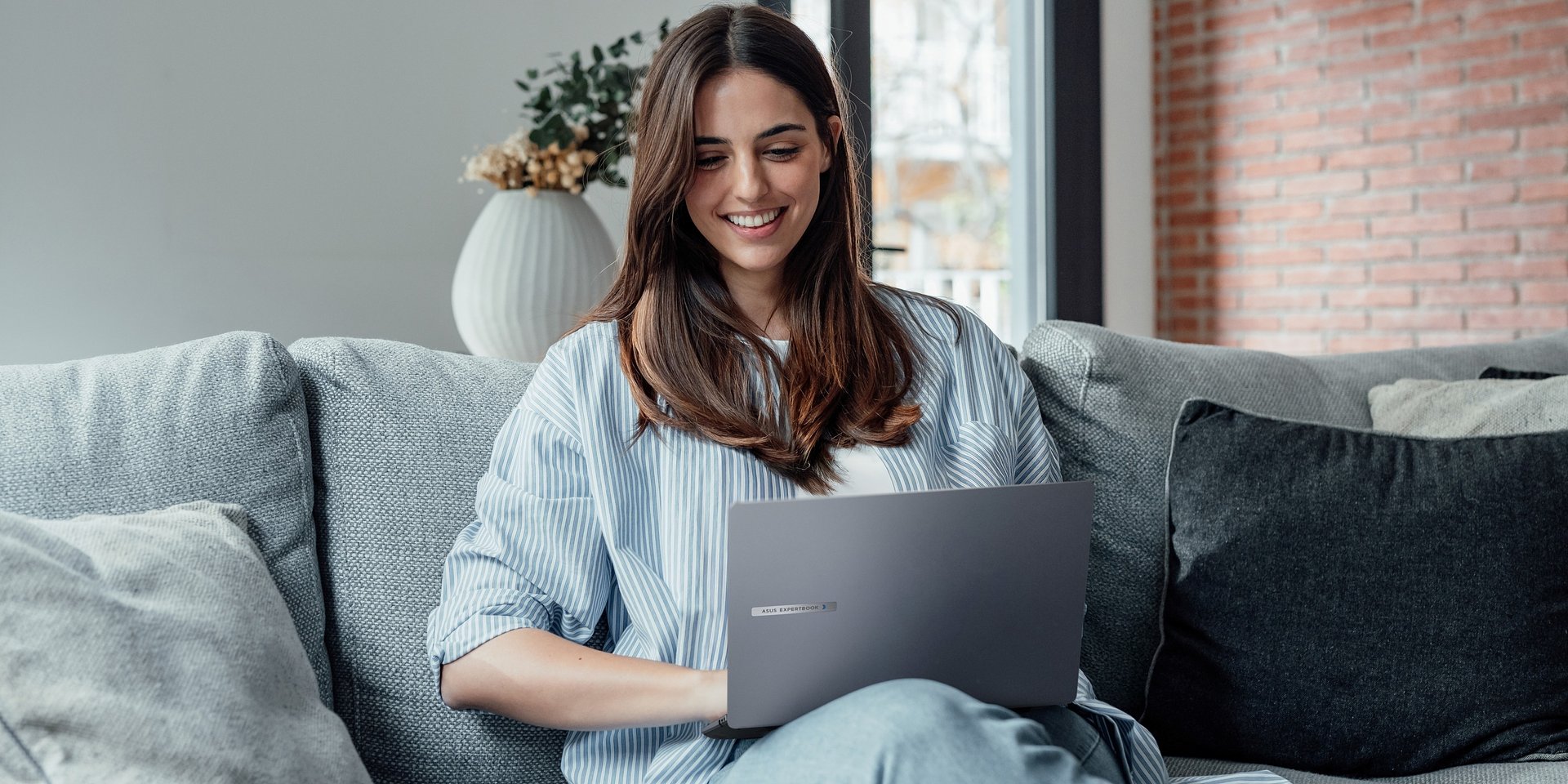 Nowy ASUS ExpertBook PM3 - niezwykła moc AMD Ryzen™ AI dla biznesu