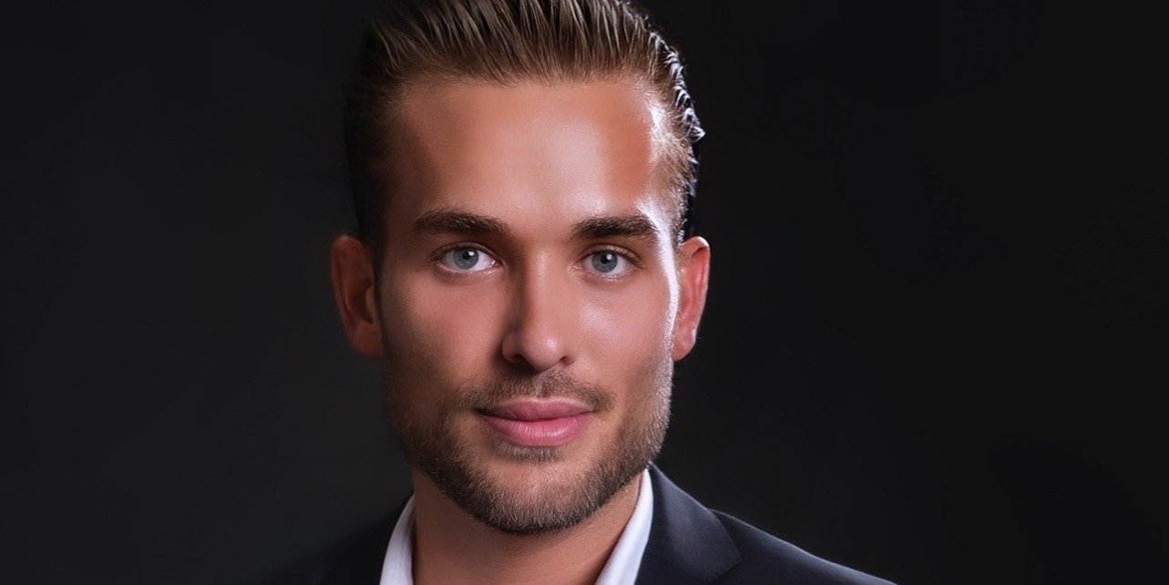 Prawo, zarządzanie i marketing: Dawid Bartłomiej Karolak
