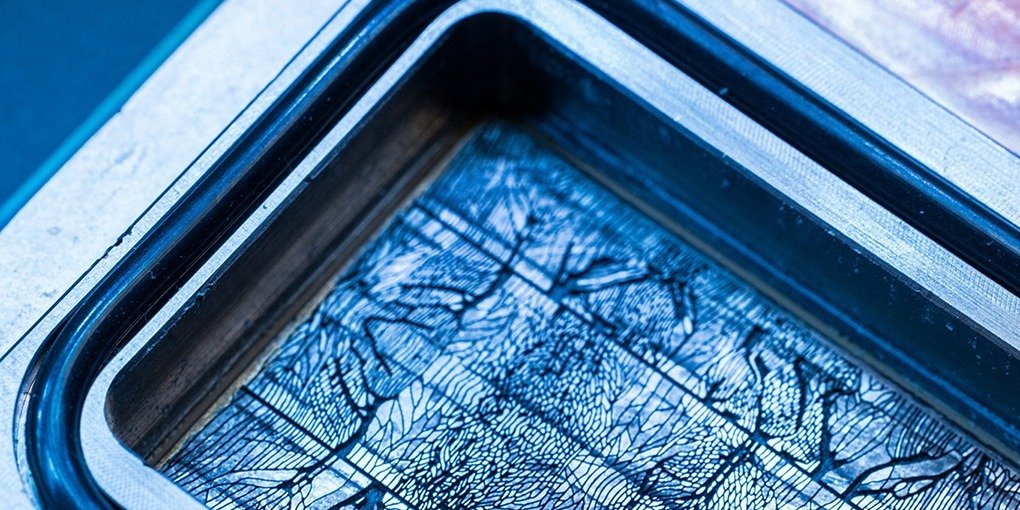 Microsoft anuncia novo sistema de arrefecimento microfluídico de chips de IA três vezes mais eficaz